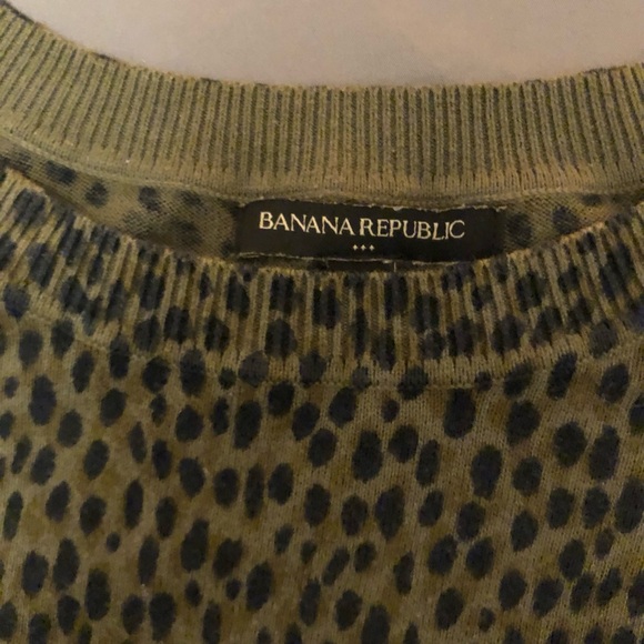 Banana Republic Womanʻs Medium green animal print sweater - Picture 5 of 7